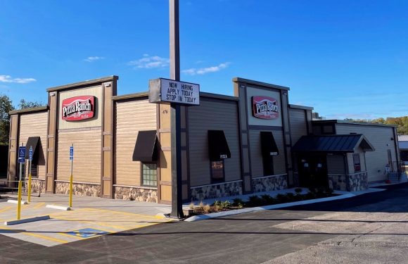 Exterior photo of the Hendersonville Pizza Ranch Building