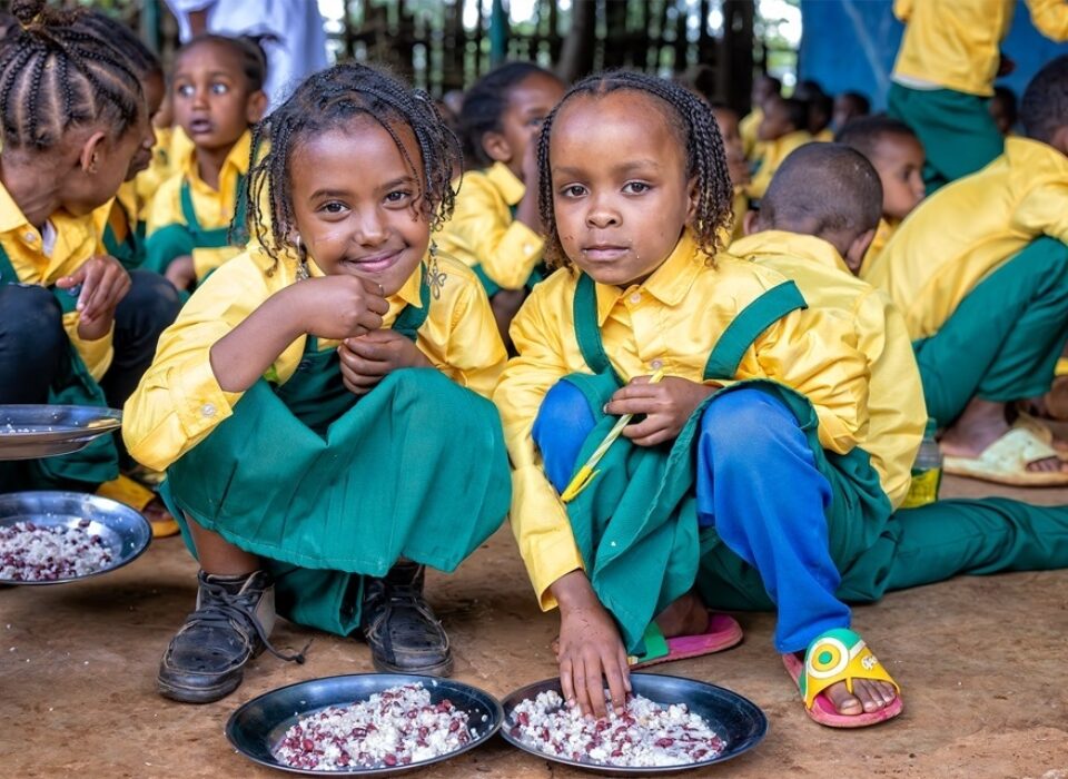 Fundame Kindergarten students eat lunch together outside the school. Students receive a simple school lunch with protein and grains. Likely due to the lunch program, attendance is consistently high, and children are ready to learn. Parents love the lunches, as it has positively contributed to their children’s health and well-being.